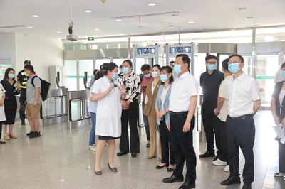 提升患者就醫(yī)體驗,社會各界代表走進(jìn)青島市市立醫(yī)院舉行沉浸式體驗活動分享會