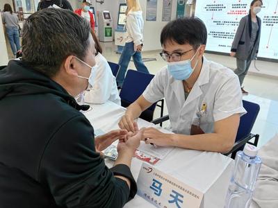 高級(jí)護(hù)膚品沒(méi)能治好黃褐斑?中醫(yī)醫(yī)院里藏著"寶藏"自制制劑